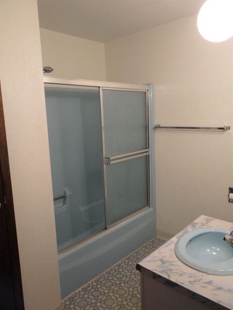 942 Avenue C - Photo 6 of 7