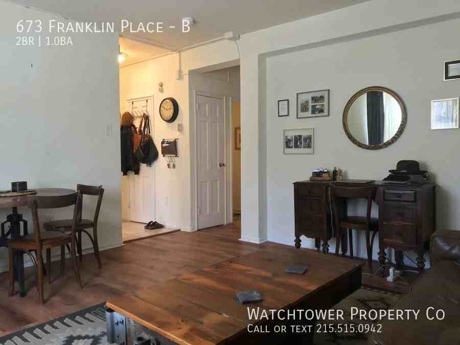 673 Franklin Pl #B - Photo 4 of 44