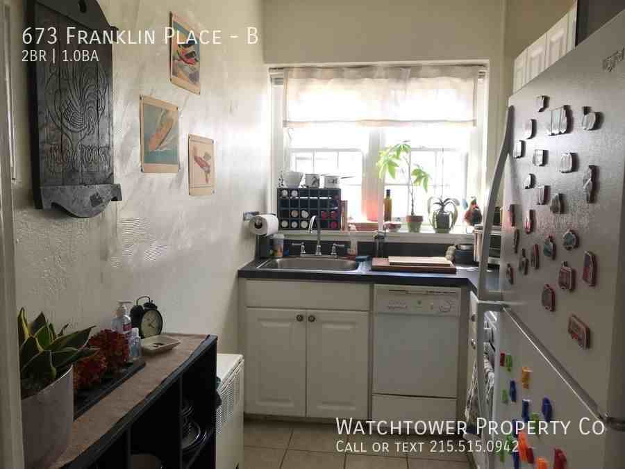 673 Franklin Pl #B - Photo 6 of 44