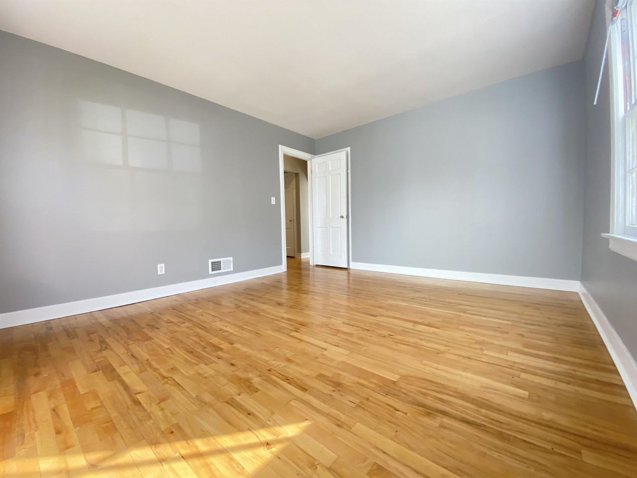 1536 7th Ave Ne #1 - Photo 4 of 16