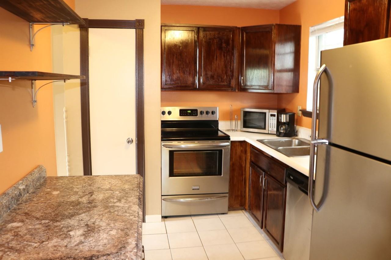 25 Dorsey Ln - Photo 3 of 14