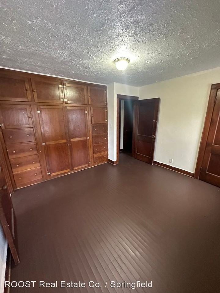 764-764 1/2 N. Belmont Avenue - Photo 2 of 8