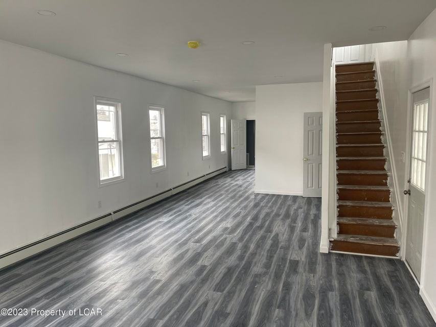 235 W Green St - Photo 2 of 40