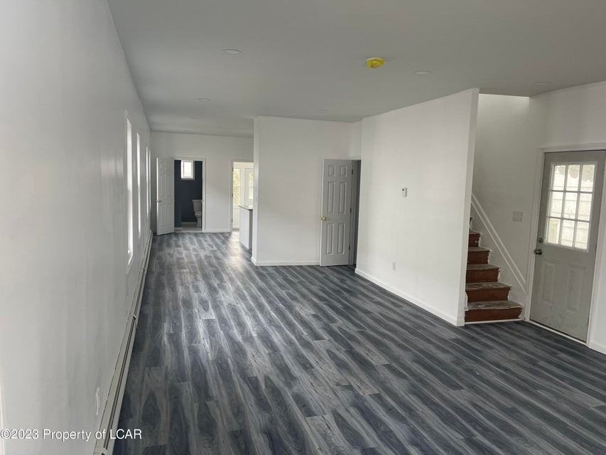 235 W Green St - Photo 3 of 40