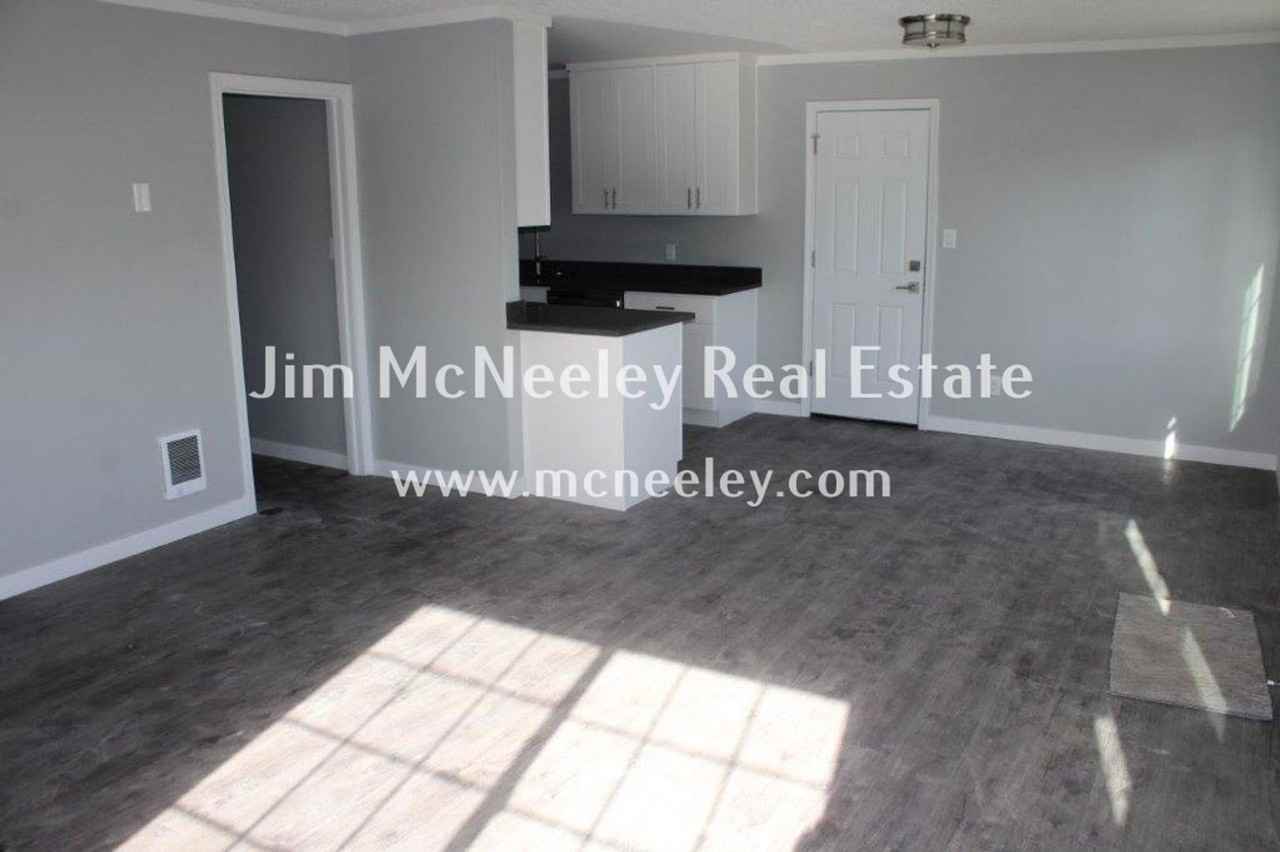 760 S Lincoln St - Photo 3 of 23