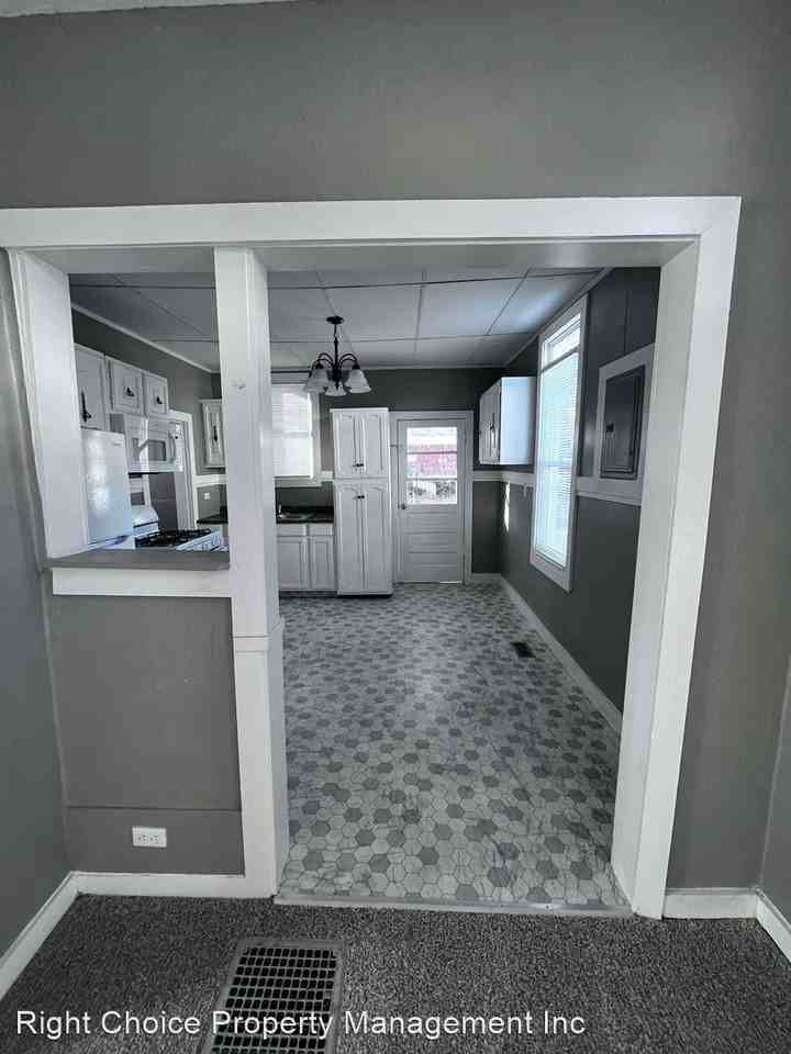 1526 Savannah Ave - Photo 3 of 15