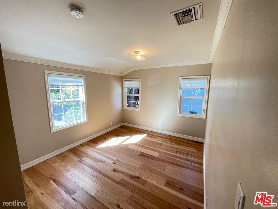 2851 Fairmount Ave - Photo 2 of 10