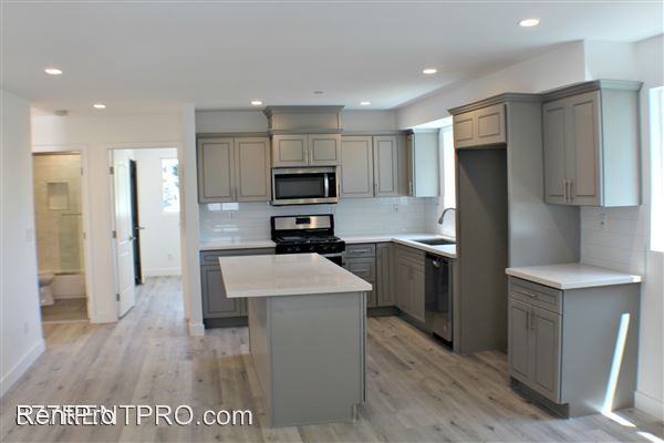 14113 Sylvan St - Photo 2 of 18