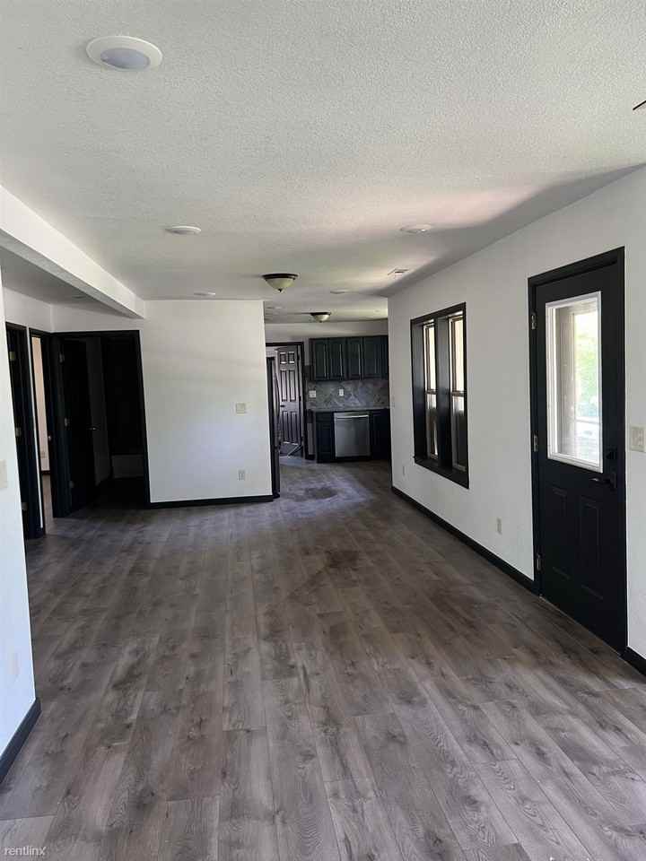 707 S Parrott Dr - Photo 2 of 16