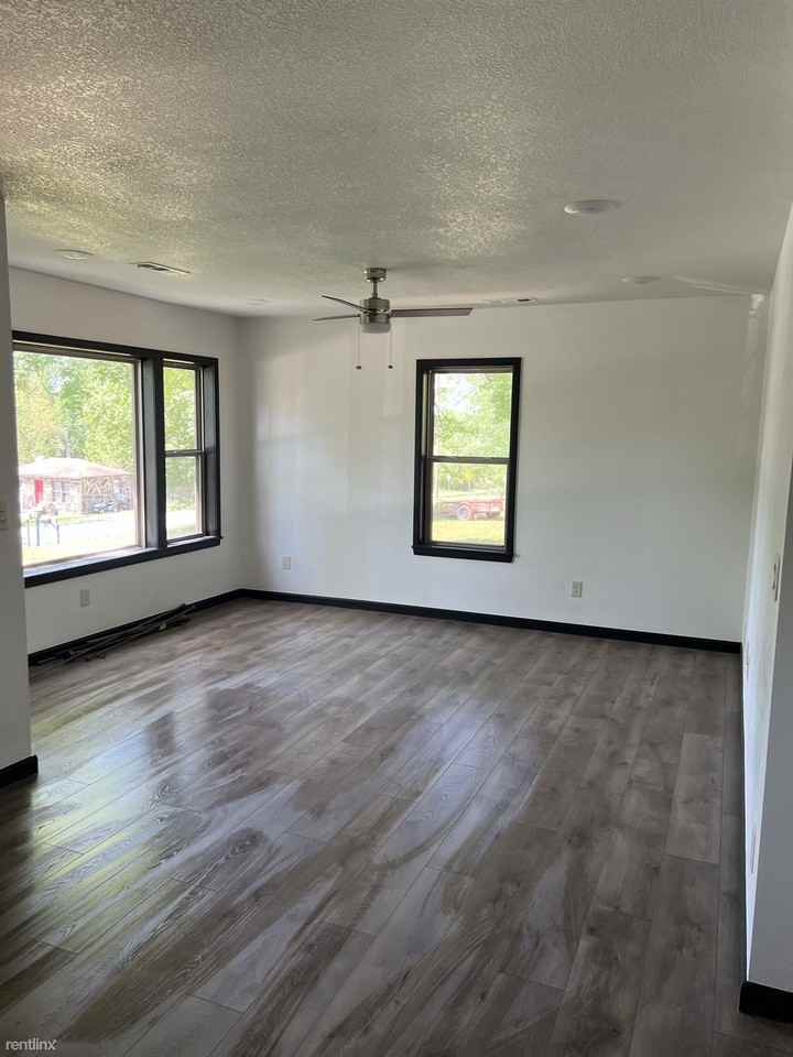 707 S Parrott Dr - Photo 3 of 16