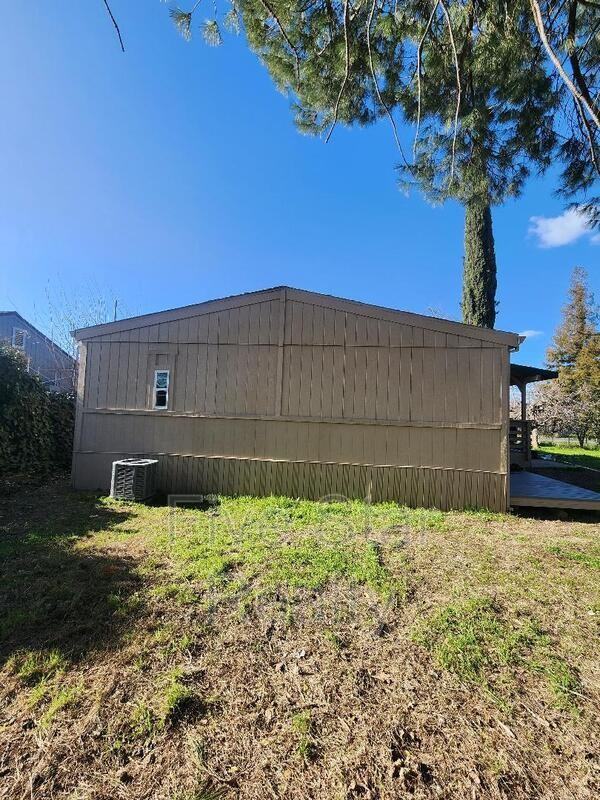 1114 Laurel Ave - Photo 3 of 20