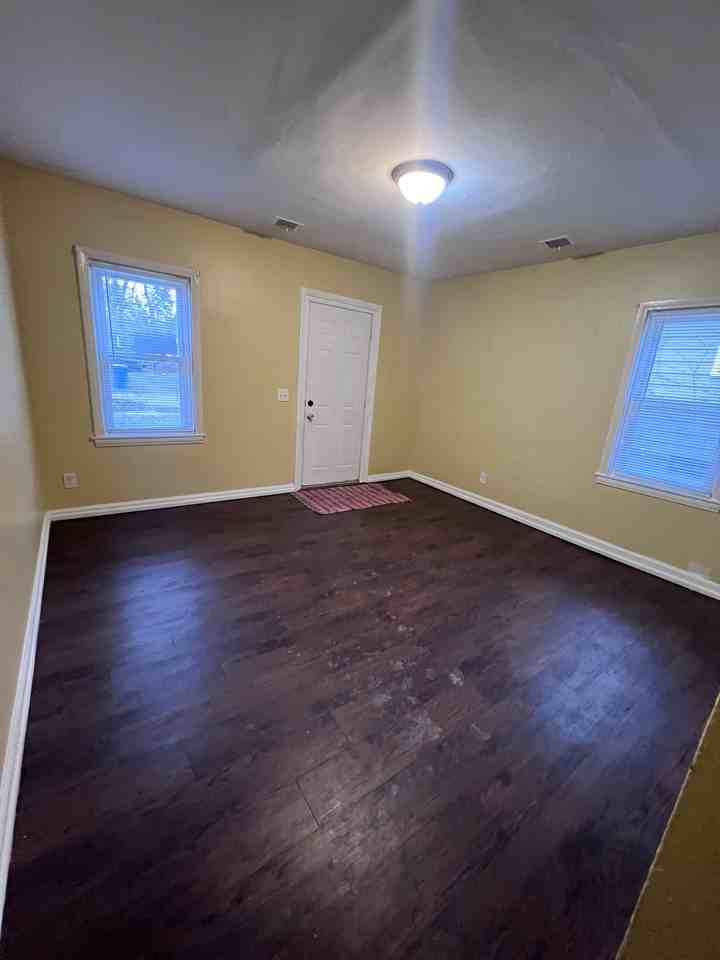 1305 Maryland Avenue - Photo 2 of 10