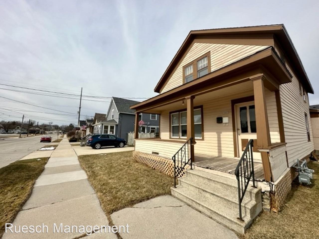 1802 Wollmer St - Duplex - Photo 3 of 16
