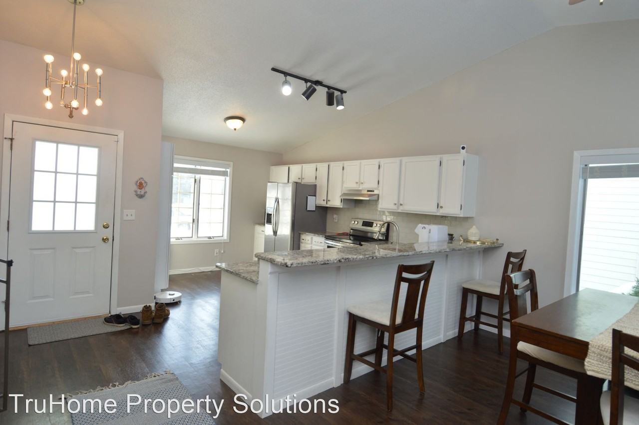 2426 Glen Cir - Photo 2 of 25