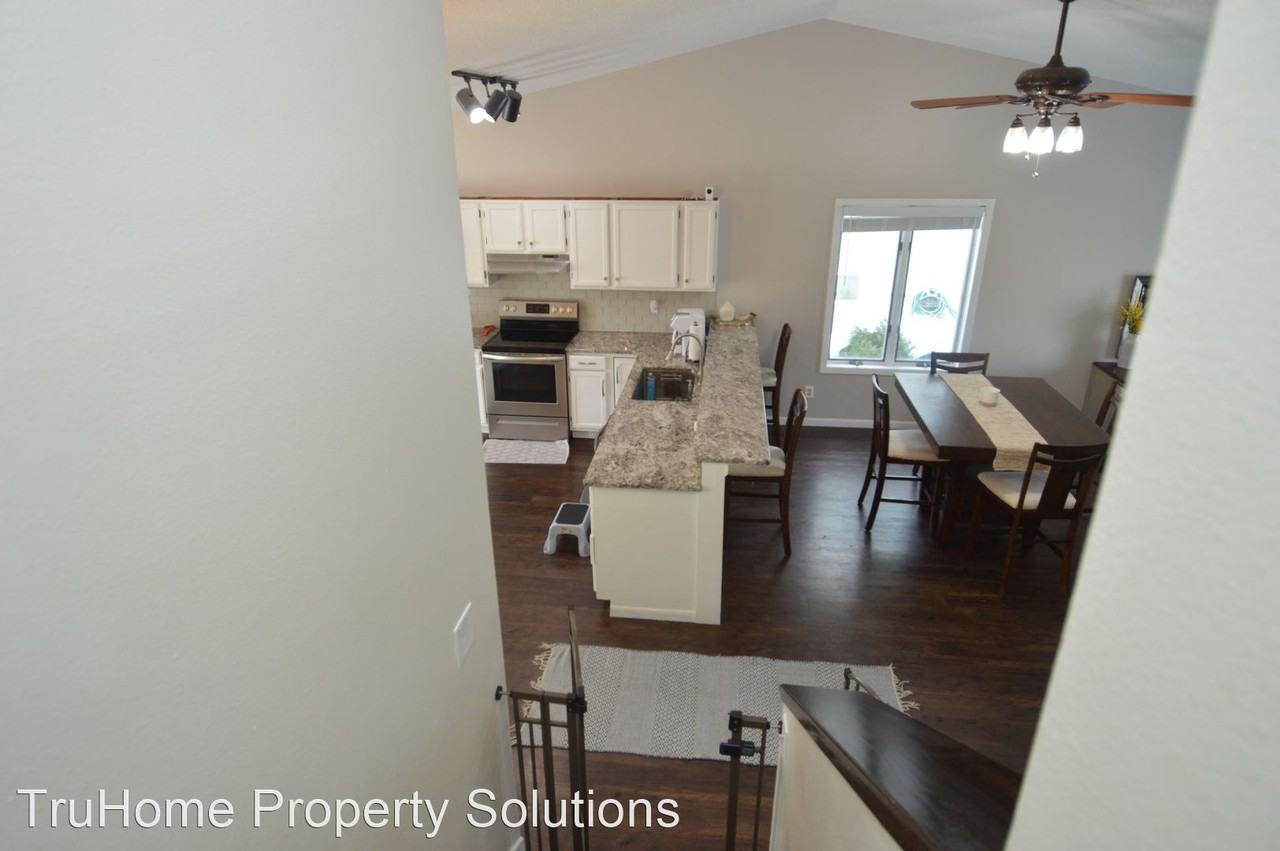 2426 Glen Cir - Photo 3 of 25