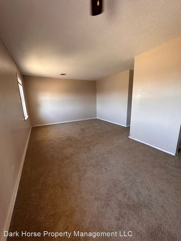 1100 South Main Street - Photo 3 of 31