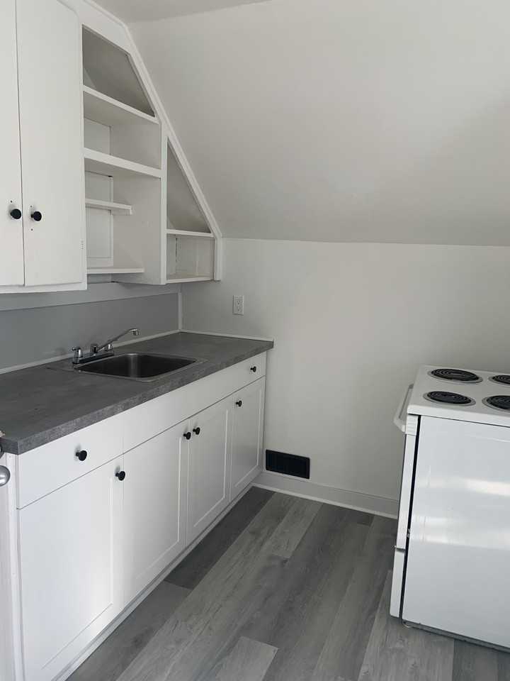 140 Joseph St - Photo 2 of 7