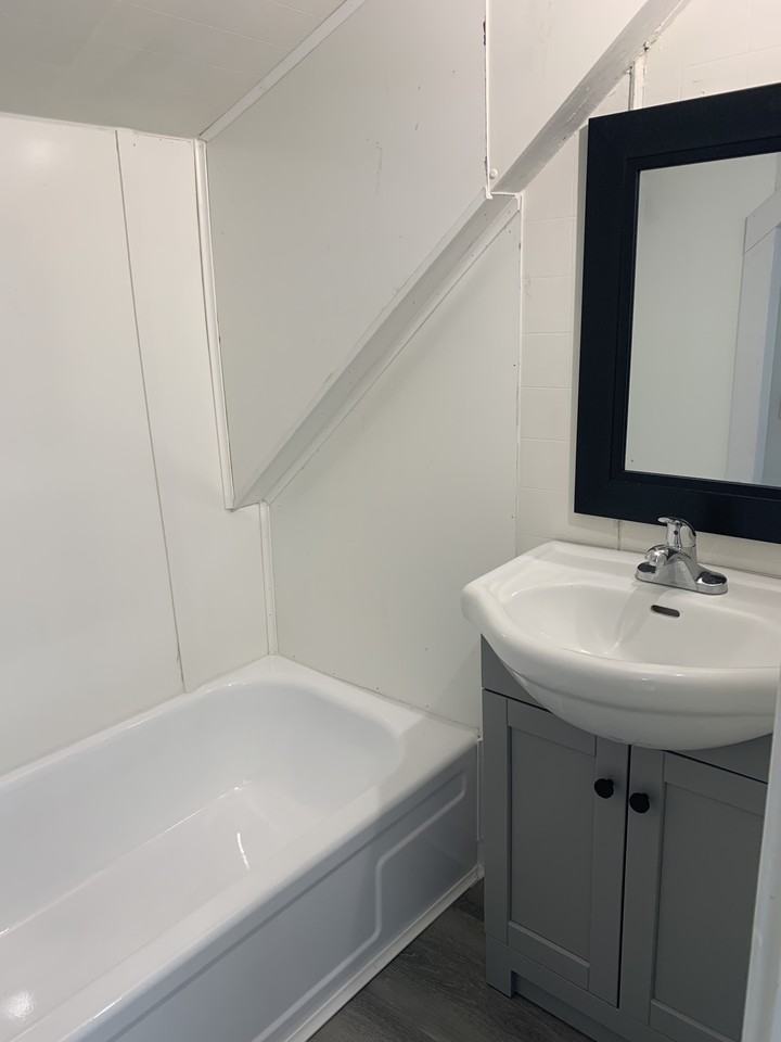 140 Joseph St - Photo 3 of 7