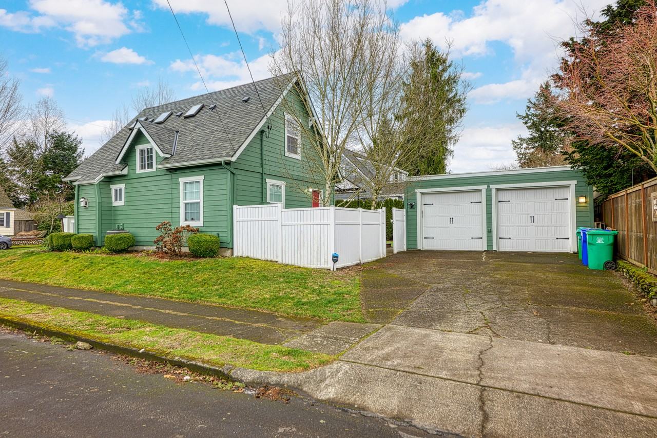 1837 Ne 63rd Ave - Photo 3 of 22