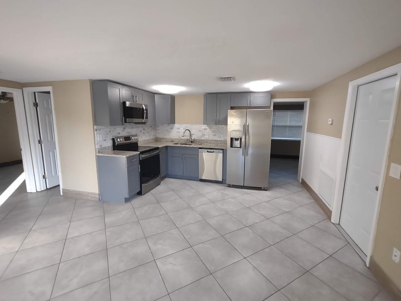 9138 Pegasus Ave - Photo 3 of 13