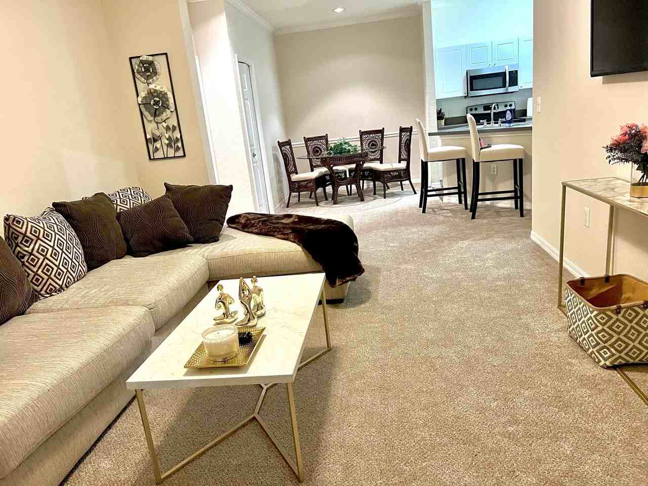 18005 Allison Park Pl #100 - Photo 2 of 11
