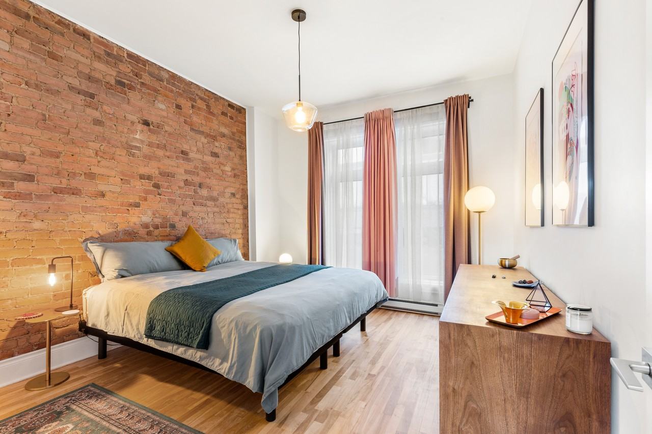 2035 Rue Sanguinet - Photo 2 of 12