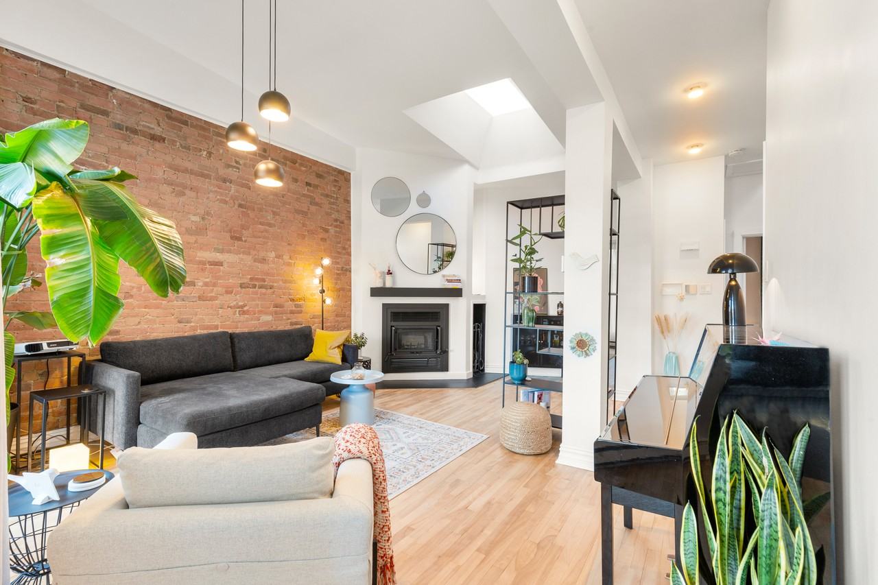 2035 Rue Sanguinet - Photo 3 of 12