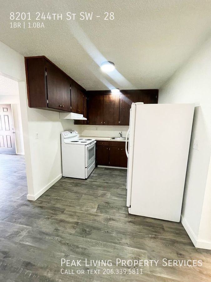 8201 Lake Ballinger Way #28