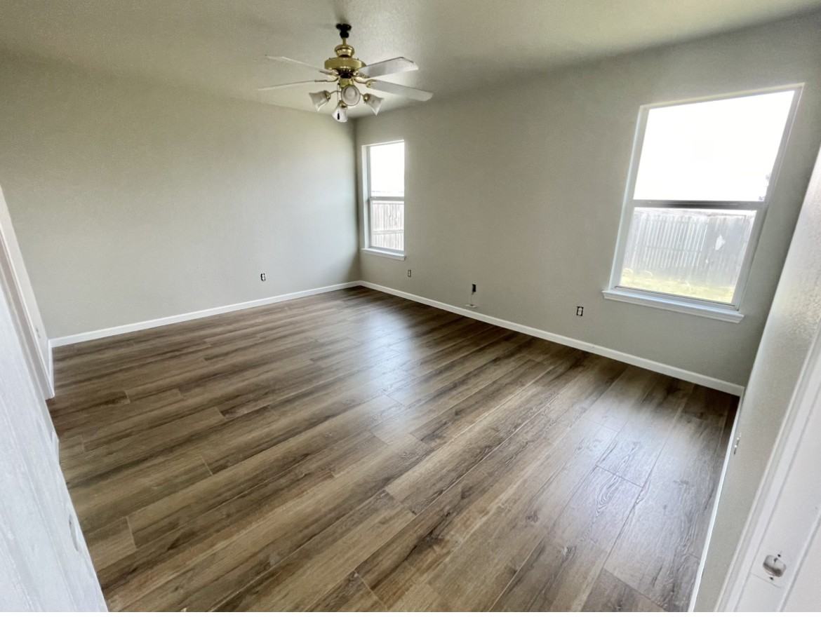 10500 Aransas Dr - Photo 5 of 12