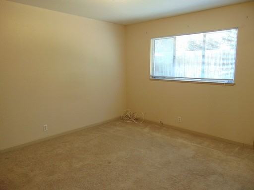 47271 Thurston St - Photo 3 of 8