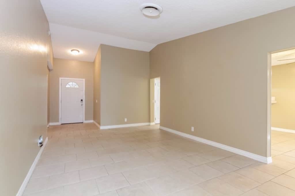 43809 Beech Ave - Photo 2 of 18