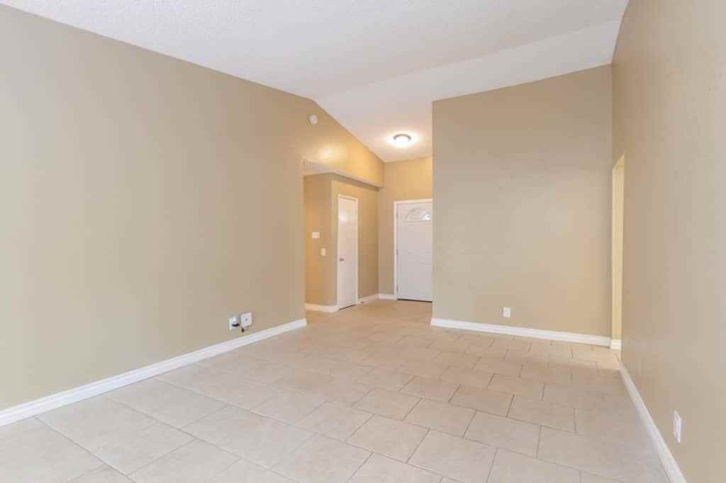 43809 Beech Ave - Photo 3 of 18