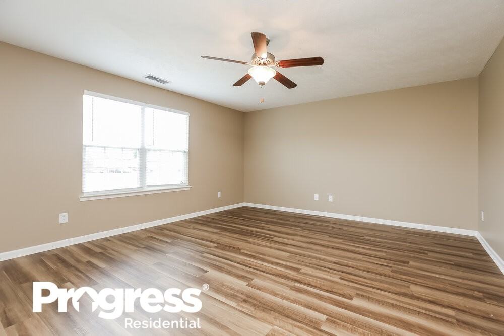 325 Birchclay Pt N - Photo 3 of 25