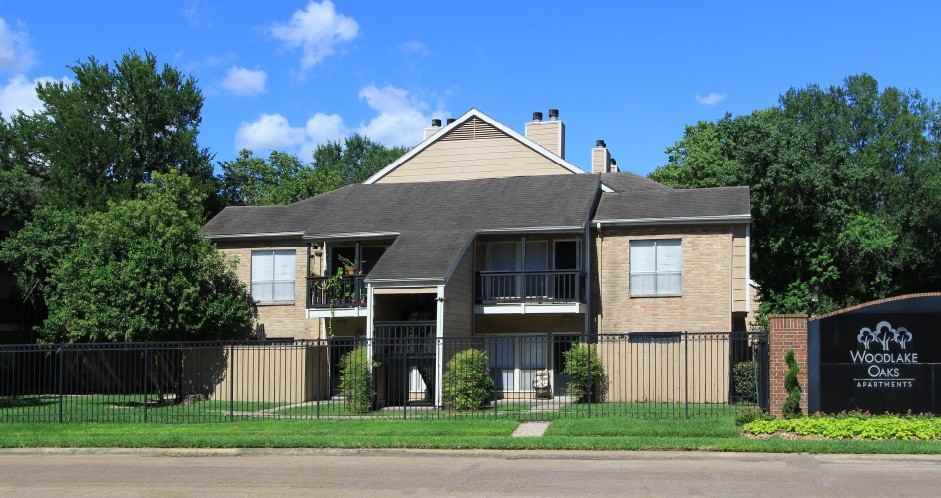 Woodlake Oaks Apartments - Photo 5 of 31