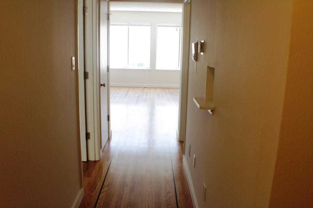 1085 S Van Ness Ave - Photo 3 of 12