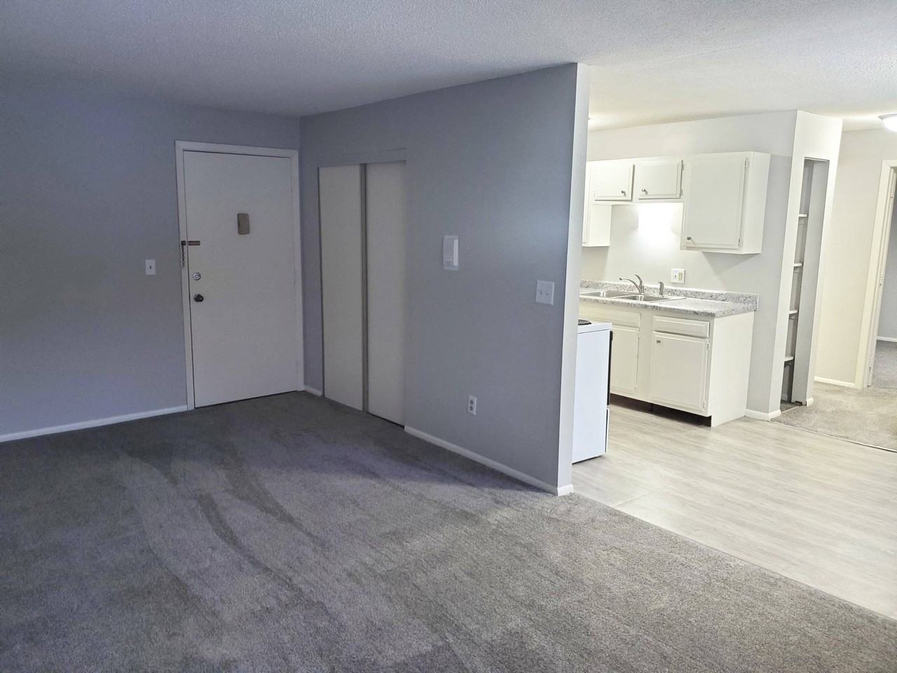 10 Pointe Apartments - Photo 3 of 22