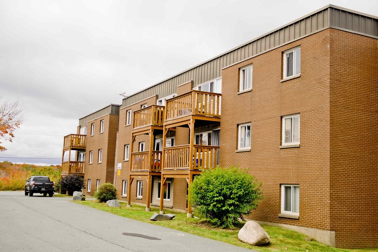 79 Lakecrest Dr - Photo 3 of 7