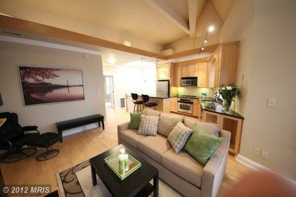 806 Rhode Island Ave NW - Photo 2 of 15