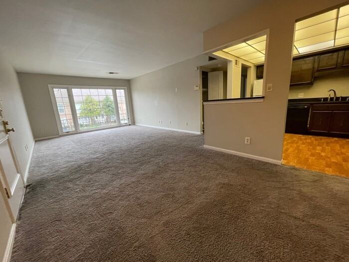 407 Highwood Dr #407 - Photo 2 of 12