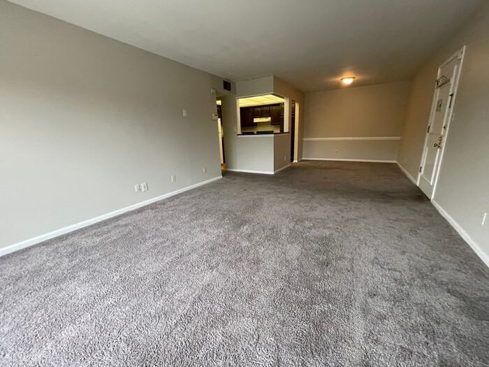 407 Highwood Dr #407 - Photo 3 of 12