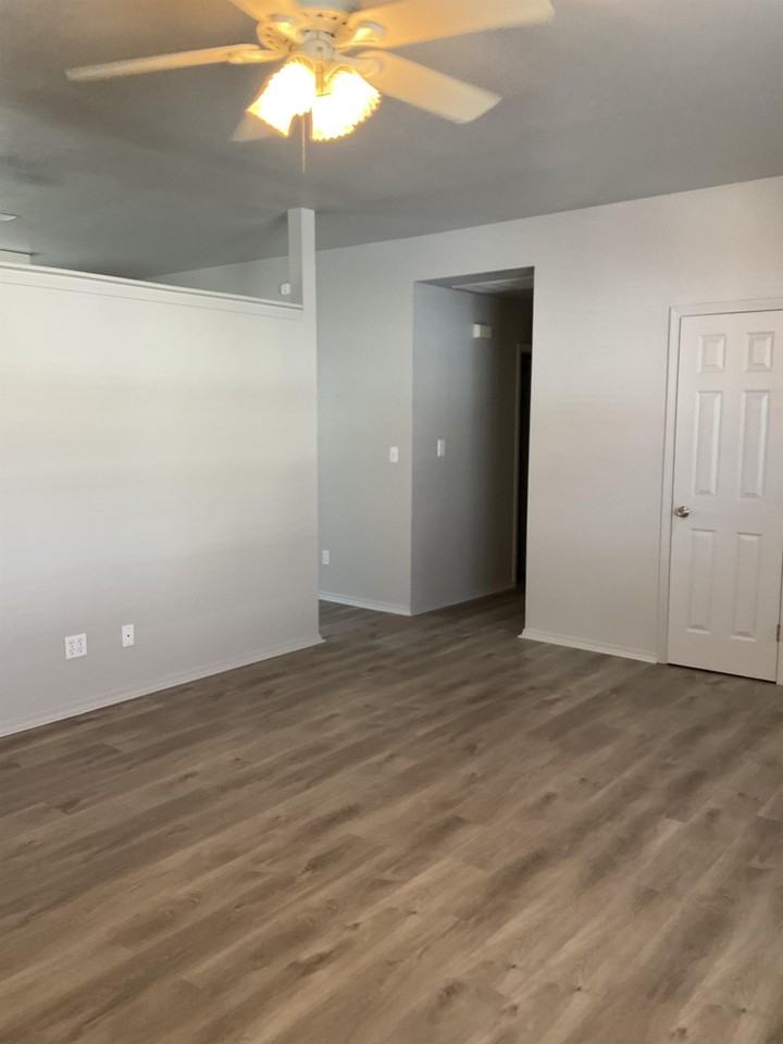 2213 Post Oak Dr #1 - Photo 5 of 17