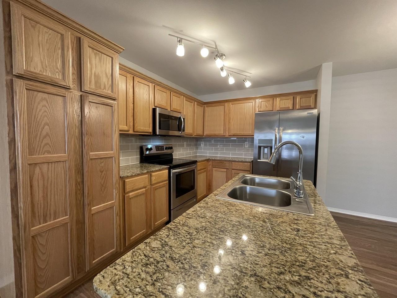 3602 Sw Deerfield Blvd #1 - Photo 5 of 19