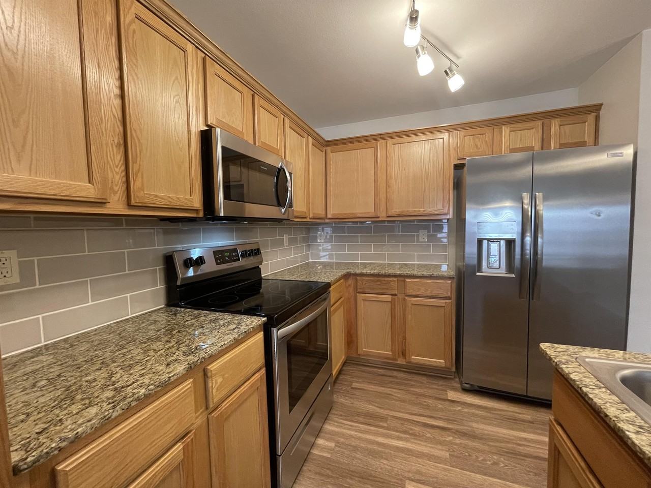 3602 Sw Deerfield Blvd #1 - Photo 7 of 19