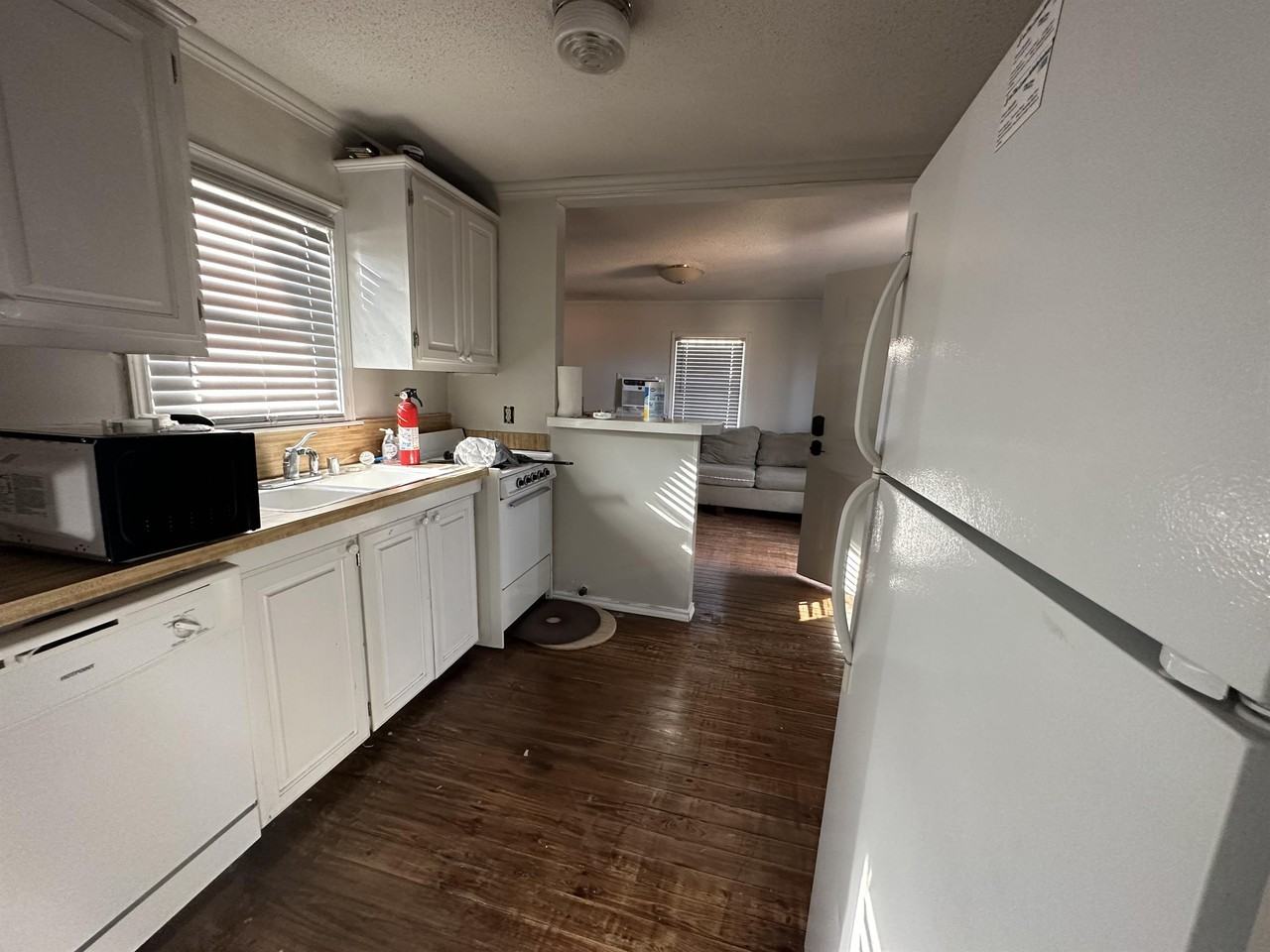 2812 21st Street - Back House #1 - Photo 3 of 5