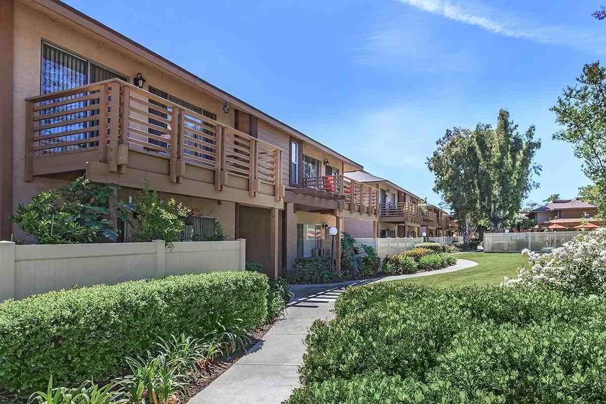 9802 Bloomfield Street - Photo 5 of 5