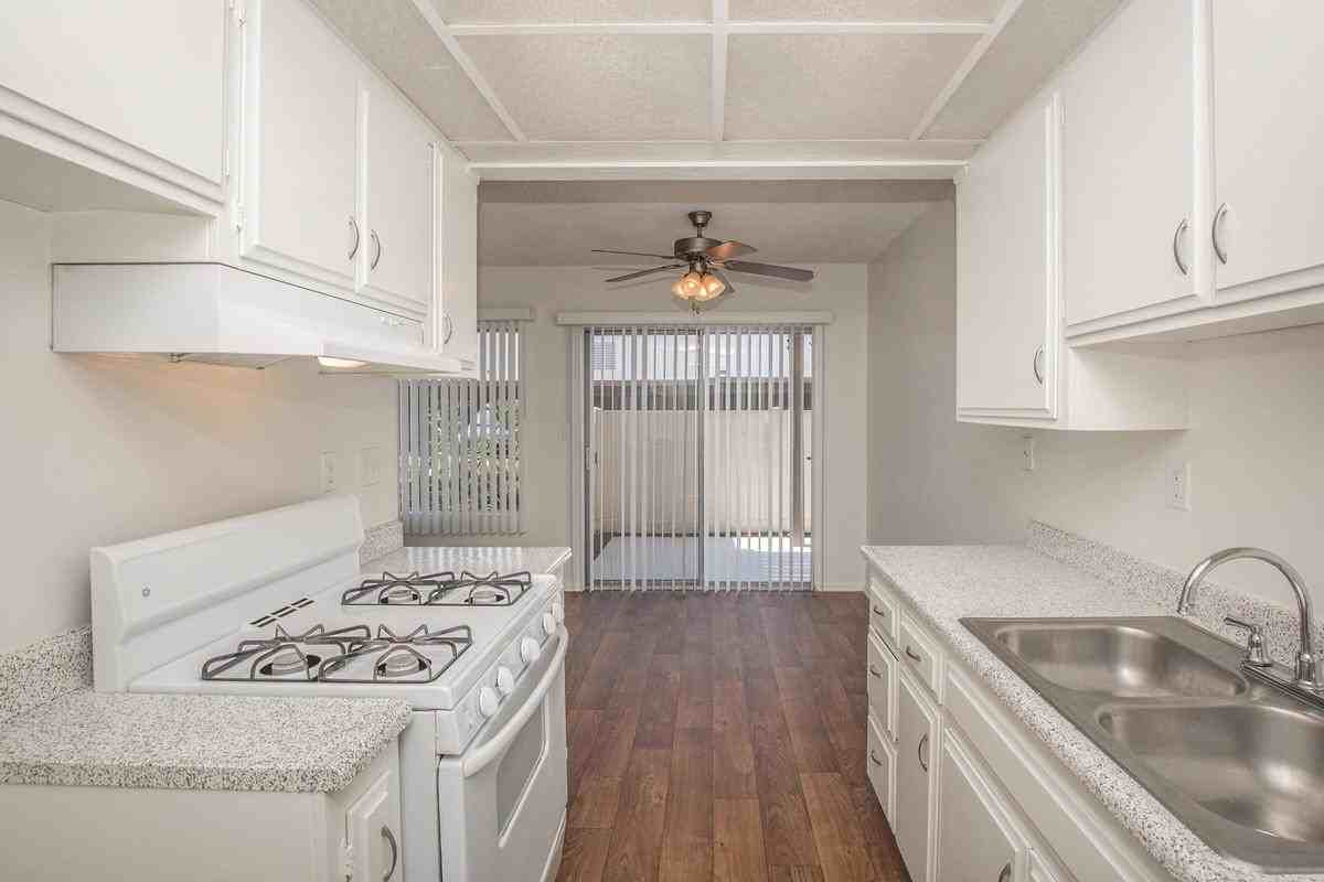 9802 Bloomfield Street - Photo 4 of 5