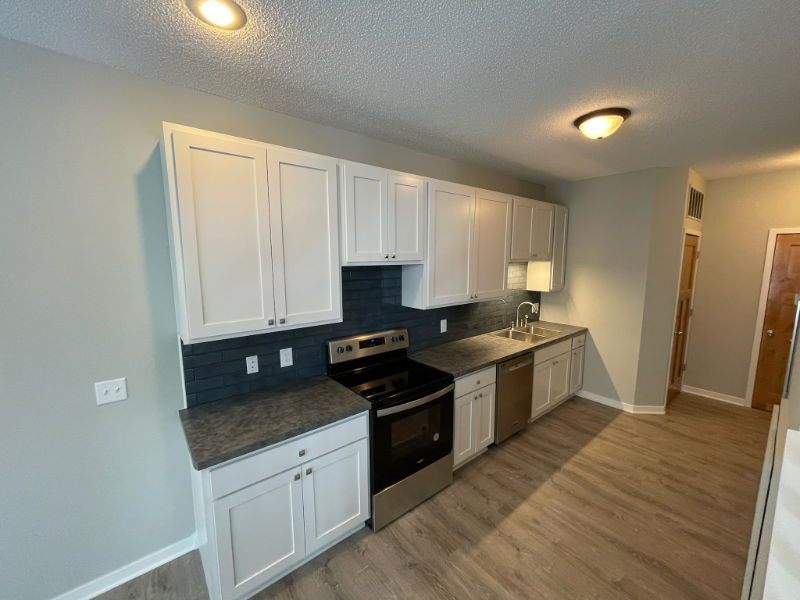 94 Bridgewater Trl - Photo 2 of 6