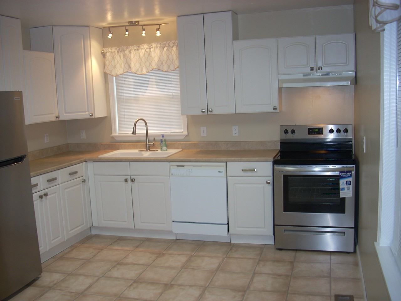 322 Pine St - Photo 3 of 11