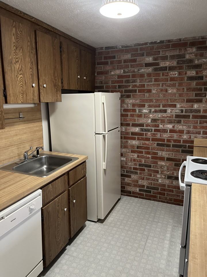 17 Pinebrook Ln 4, South Easton, MA 02375 2 Bedroom Condo for 1,995