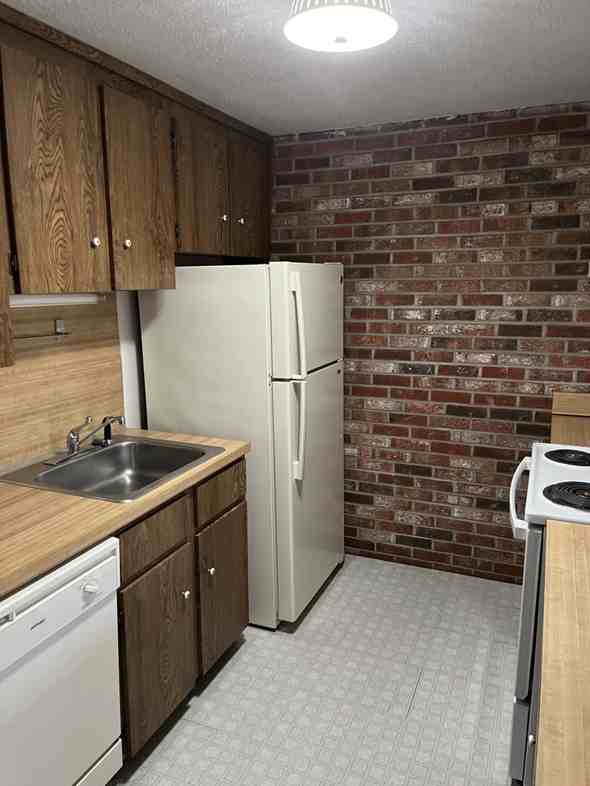 17 Pinebrook Ln 4, South Easton, MA 02375 2 Bedroom Condo for 1,995